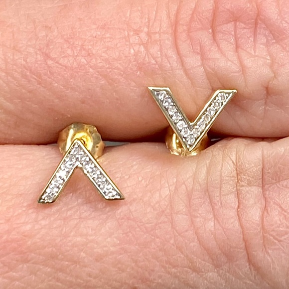 Solid 10k Yellow Gold Genuine 0.25 Carat Diamond Chevron Stud Earrings ~ Studs - Picture 2 of 9
